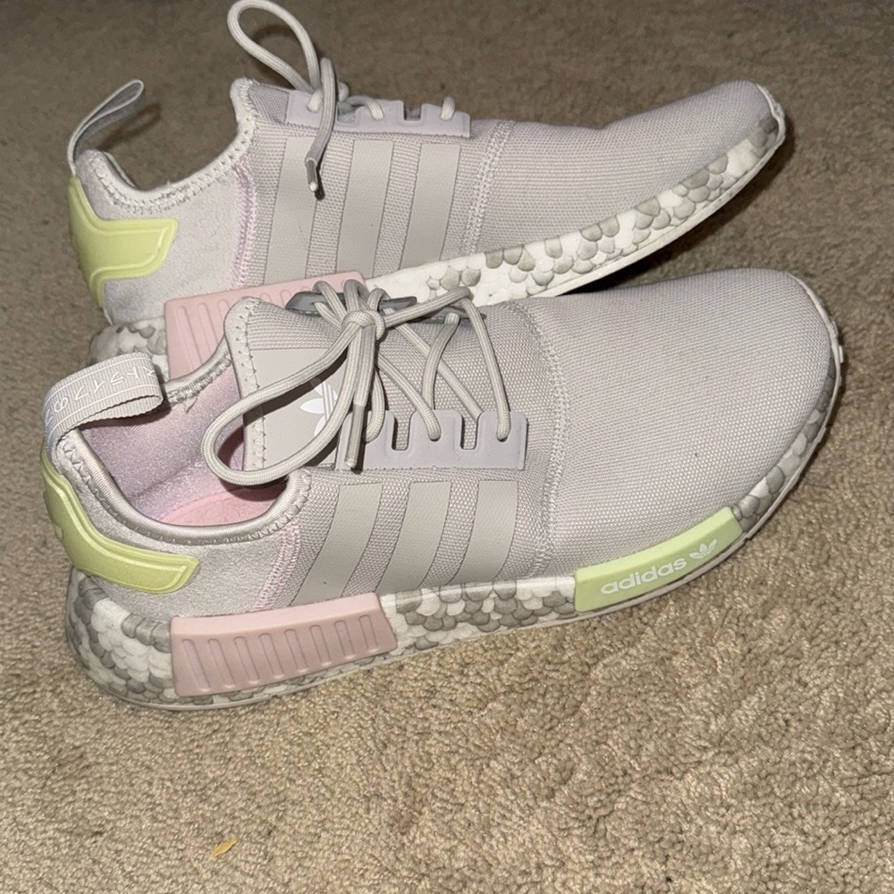 ADIDAS NMD WOMENS SIZE 9.5 US